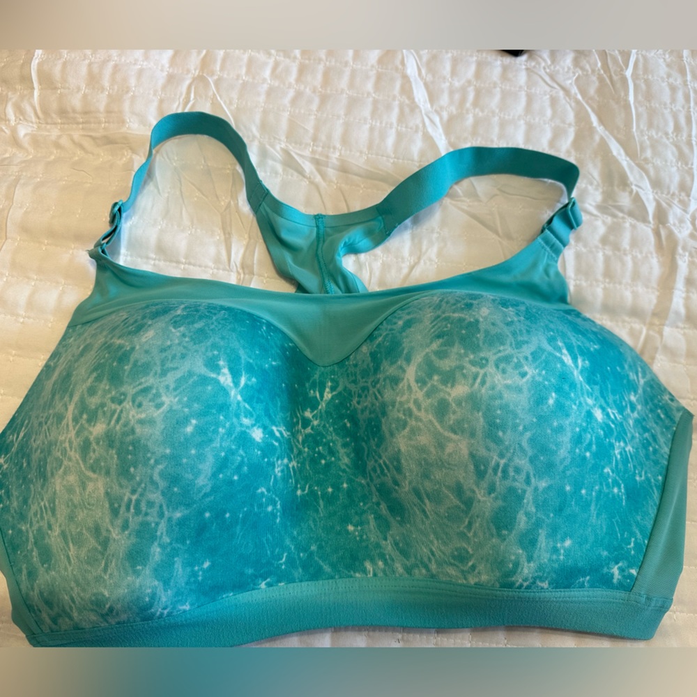 Victoria’s Secret incredible sports bra, size 38DD